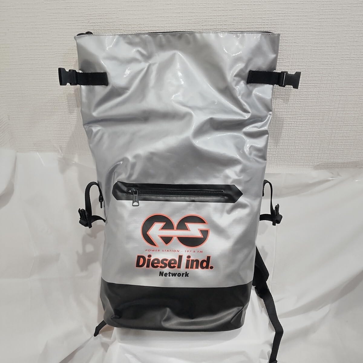 【新品 未使用】DIESEL シルバー リュック バックパック ギャランティカード有り DIESEL シルバー リュック バックパック